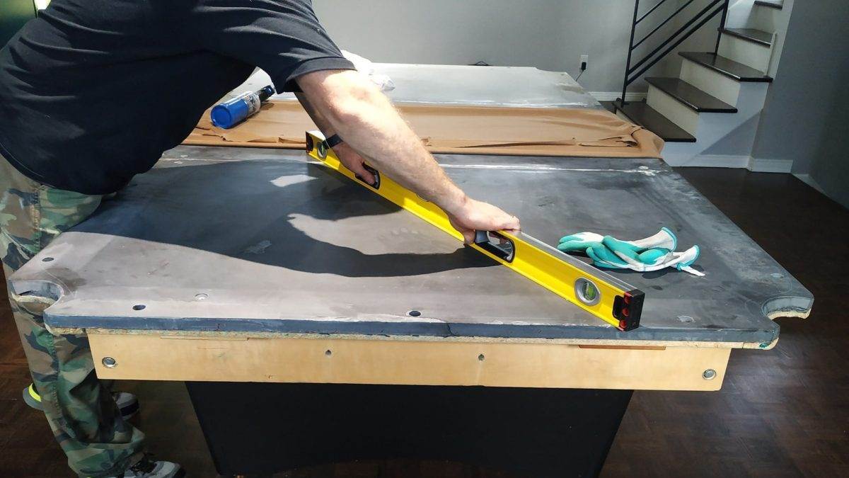 Table de billard préparée pour le transport à Dorval